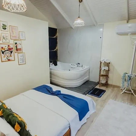 Marine House 3 Sicak Havuz Ve Jakuzili Willa